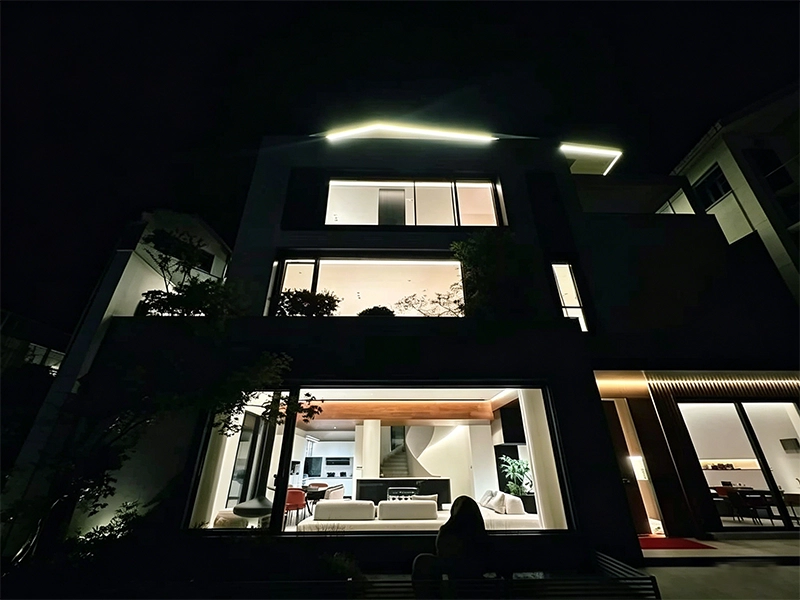 Australian aluminum alloy door and window installation project: Modern residential facade upgrade